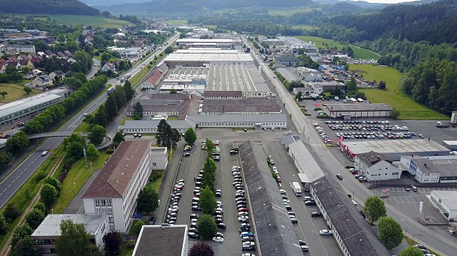 640px-Loewe_Technologies_-_Fertigung_Kronach.jpg