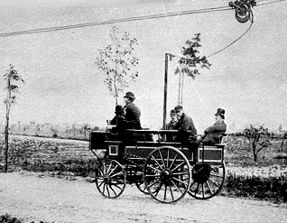 First_Trolleybuss_of_Siemens_in_Berlin_1882.gif