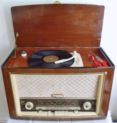 PhillipsRadiomitPlattenspieler.jpg